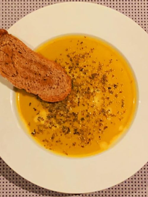 Sopa calabaza y pan